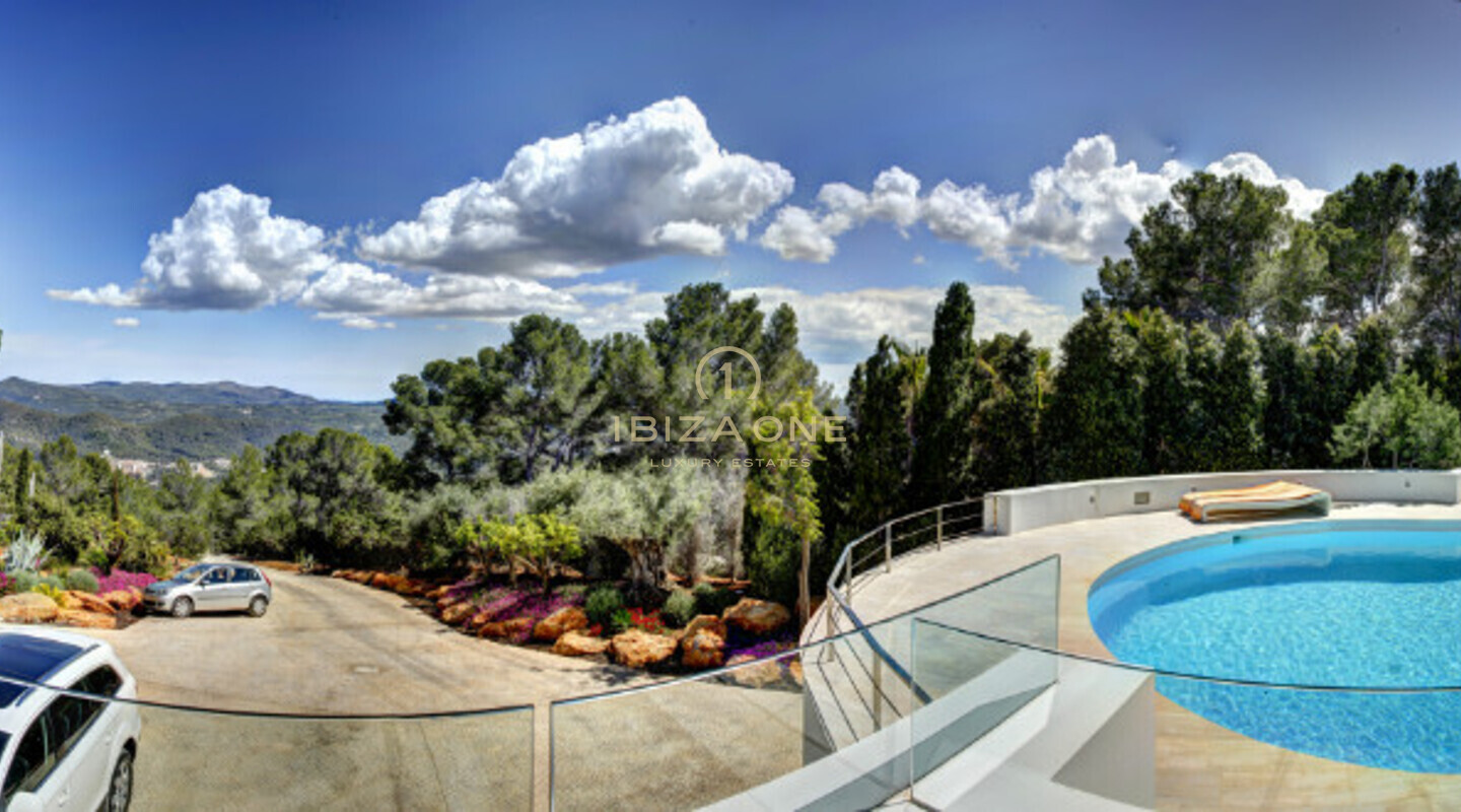 Sea frontline luxury villa on the cliffs, near 5 star Hotel Hacienda - 