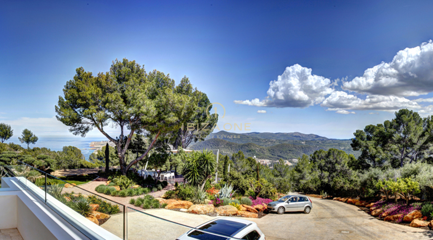 Sea frontline luxury villa on the cliffs, near 5 star Hotel Hacienda - 