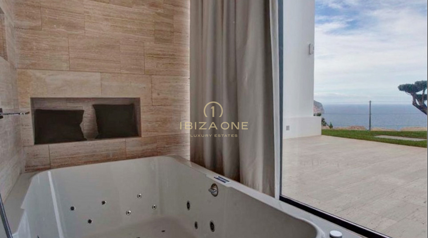 Villa de lujo en primera línea de mar sobre los acantilados, cerca del Hotel Hacienda de 5 estrellas - 