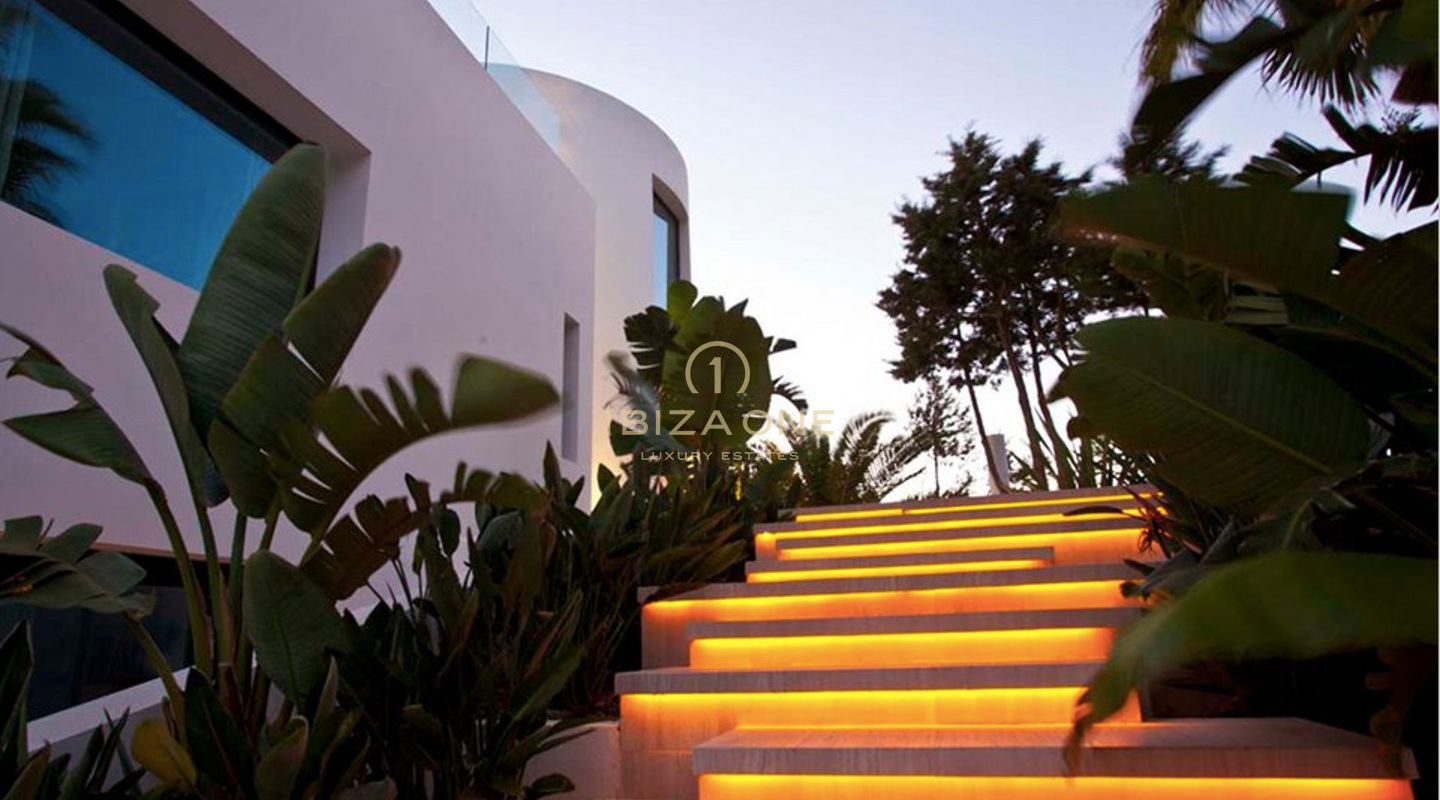 Luxusvilla in erster Meereslinie auf den Klippen, in der Nähe des 5-Sterne-Hotels Hacienda - „Bright Blue“ zu verkaufen, Ibiza - Luxusvilla in erster Meereslinie auf den Klippen, in der Nähe des 5-Sterne-Hotels Hacienda - „Bright Blue“ zu vermieten, Ibiza