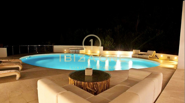 Luxusvilla in erster Meereslinie auf den Klippen, in der Nähe des 5-Sterne-Hotels Hacienda - „Bright Blue“ zu verkaufen, Ibiza - Luxusvilla in erster Meereslinie auf den Klippen, in der Nähe des 5-Sterne-Hotels Hacienda - „Bright Blue“ zu vermieten, Ibiza