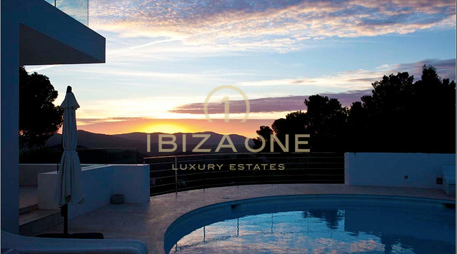 Sea frontline luxury villa on the cliffs, near 5 star Hotel Hacienda - 