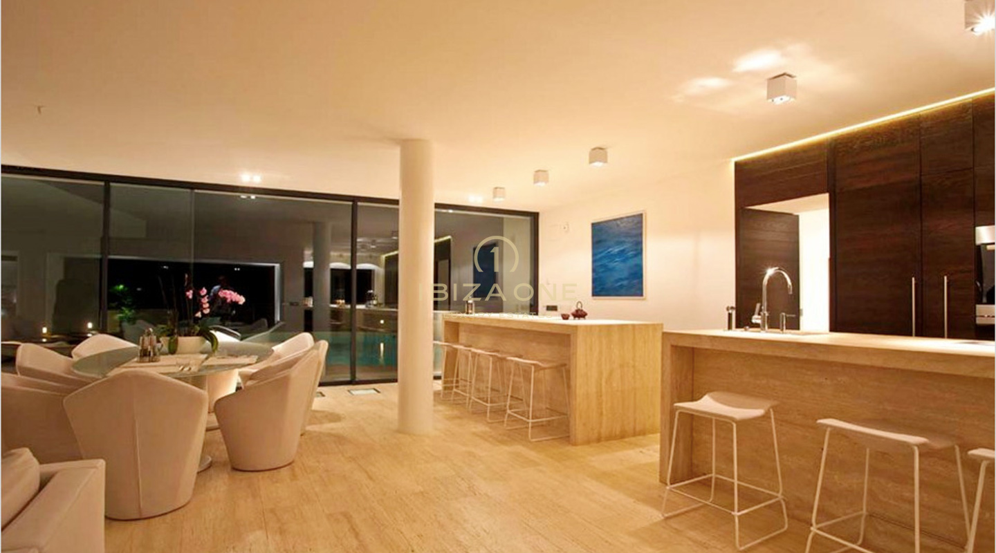 Sea frontline luxury villa on the cliffs, near 5 star Hotel Hacienda - 