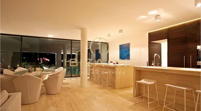 Villa de lujo en primera línea de mar sobre los acantilados, cerca del Hotel Hacienda de 5 estrellas - 