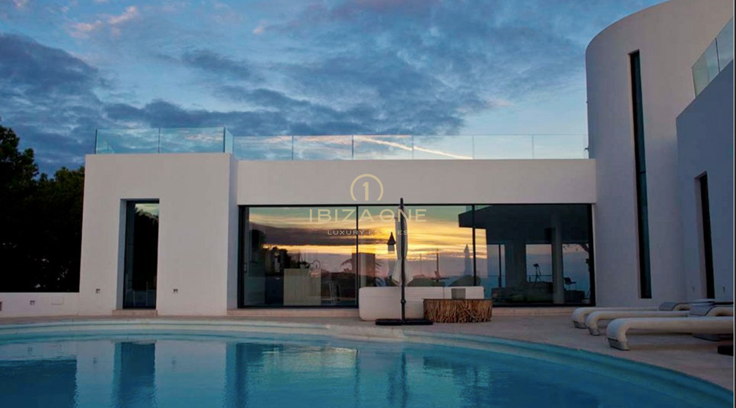 Luxusvilla in erster Meereslinie auf den Klippen, in der Nähe des 5-Sterne-Hotels Hacienda - „Bright Blue“ zu verkaufen, Ibiza - Luxusvilla in erster Meereslinie auf den Klippen, in der Nähe des 5-Sterne-Hotels Hacienda - „Bright Blue“ zu vermieten, Ibiza