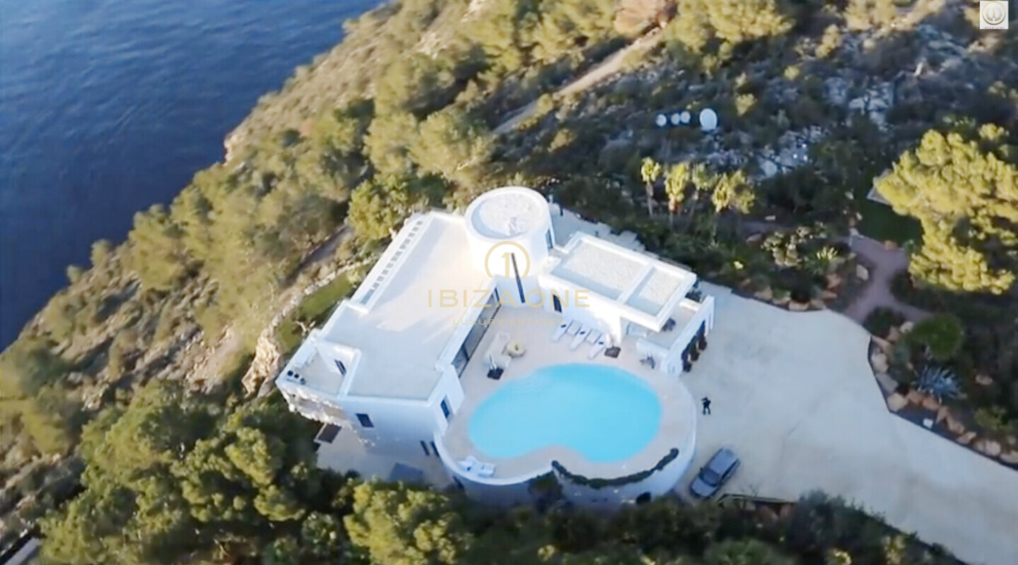 Sea frontline luxury villa on the cliffs, near 5 star Hotel Hacienda - 