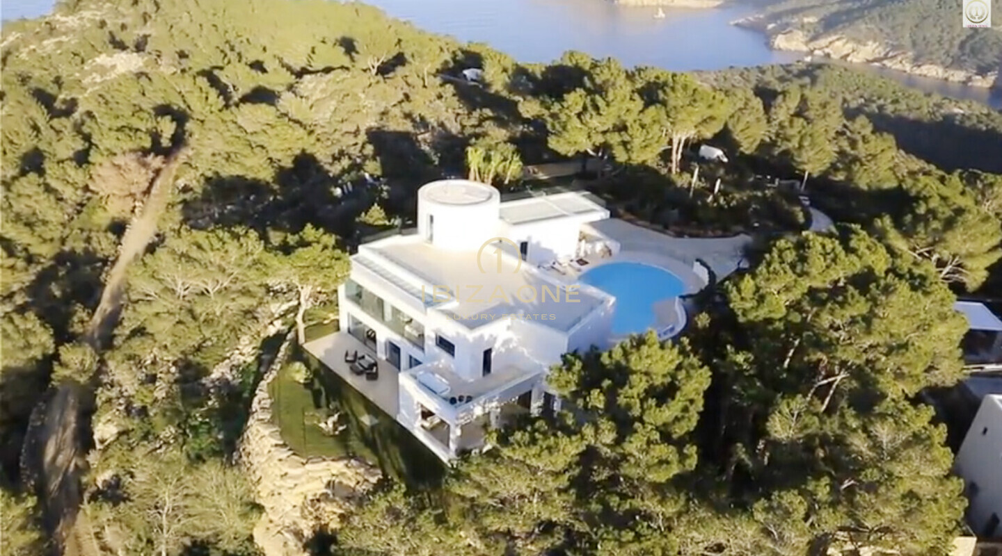 Villa de lujo en primera línea de mar sobre los acantilados, cerca del Hotel Hacienda de 5 estrellas - 