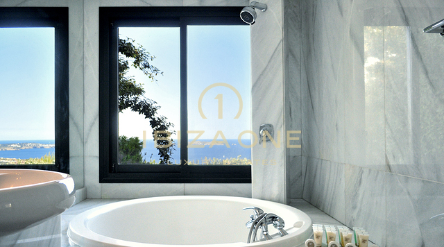 Einzigartige Luxus-Design-Villa mit herrlichem Meerblick zu verkaufen, Ibiza - Einzigartige Luxus-Design-Villa mit herrlichem Meerblick zu vermieten, Ibiza