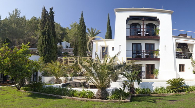Luxe en exclusief en modern gerenoveerd Ibicenco herenhuis te koop, Ibiza - Luxe en exclusief en modern gerenoveerd Ibicenco herenhuis te huur, Ibiza