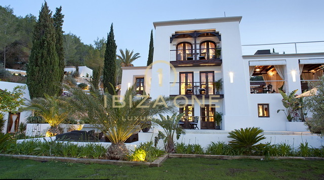 Luxe en exclusief en modern gerenoveerd Ibicenco herenhuis te koop, Ibiza - Luxe en exclusief en modern gerenoveerd Ibicenco herenhuis te huur, Ibiza