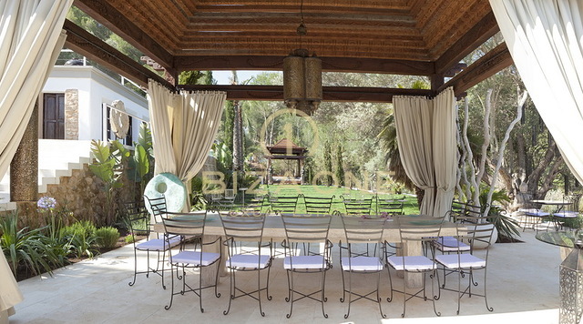 Lujosa y exclusiva mansión ibicenca reformada de estilo moderno en venta en Ibiza - Lujosa y exclusiva mansión ibicenca reformada de estilo moderno en alquiler en Ibiza