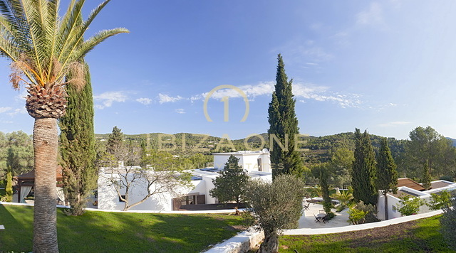 Lujosa y exclusiva mansión ibicenca reformada de estilo moderno en venta en Ibiza - Lujosa y exclusiva mansión ibicenca reformada de estilo moderno en alquiler en Ibiza