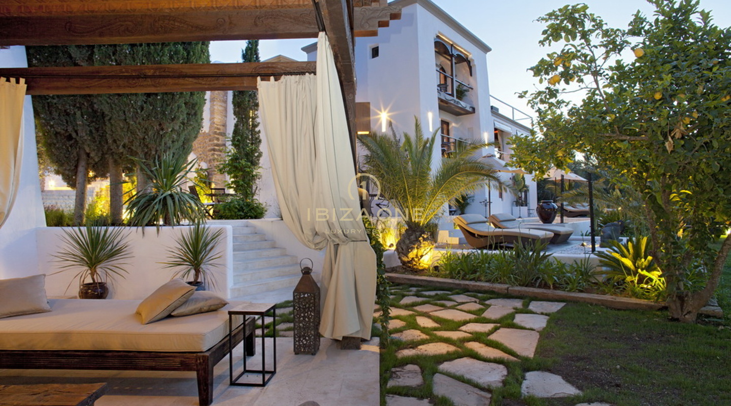 Lussuosa, esclusiva e moderna villa ristrutturata a Ibiza in vendita - Lussuosa, esclusiva e moderna villa ristrutturata a Ibiza in affitto