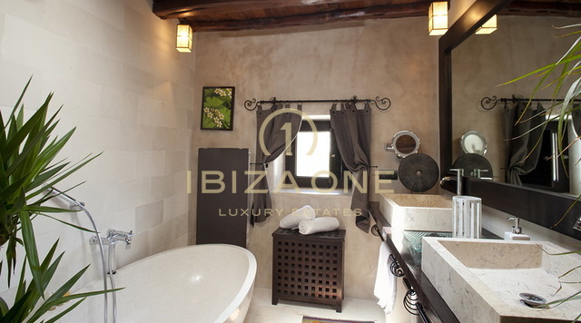 Luxe en exclusief en modern gerenoveerd Ibicenco herenhuis te koop, Ibiza - Luxe en exclusief en modern gerenoveerd Ibicenco herenhuis te huur, Ibiza