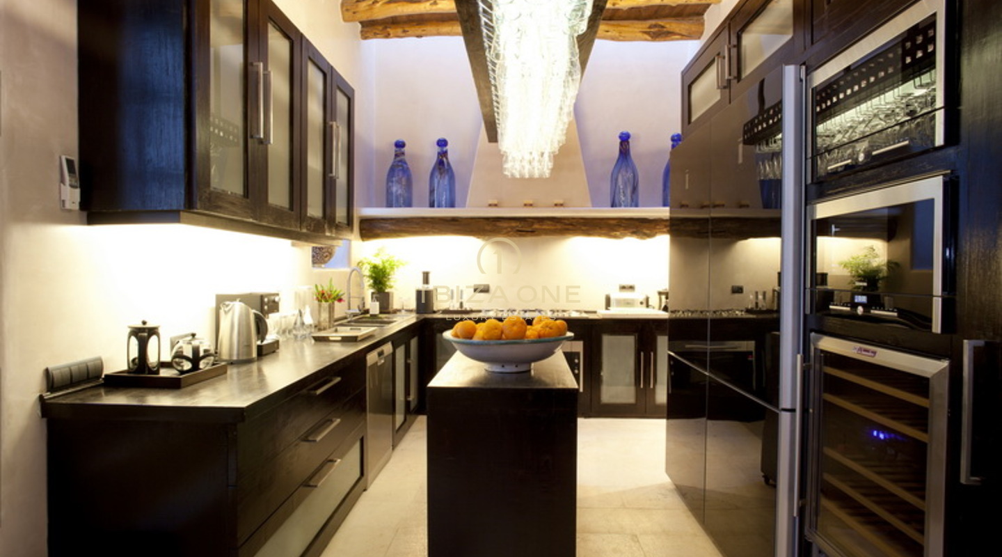 Lujosa y exclusiva mansión ibicenca reformada de estilo moderno en venta en Ibiza - Lujosa y exclusiva mansión ibicenca reformada de estilo moderno en alquiler en Ibiza