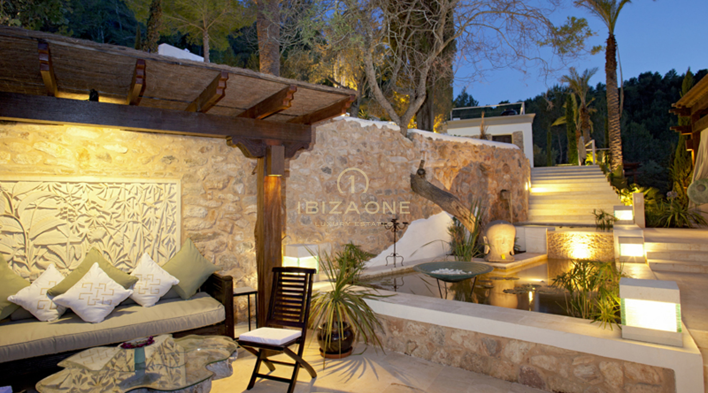 Lujosa y exclusiva mansión ibicenca reformada de estilo moderno en venta en Ibiza - Lujosa y exclusiva mansión ibicenca reformada de estilo moderno en alquiler en Ibiza
