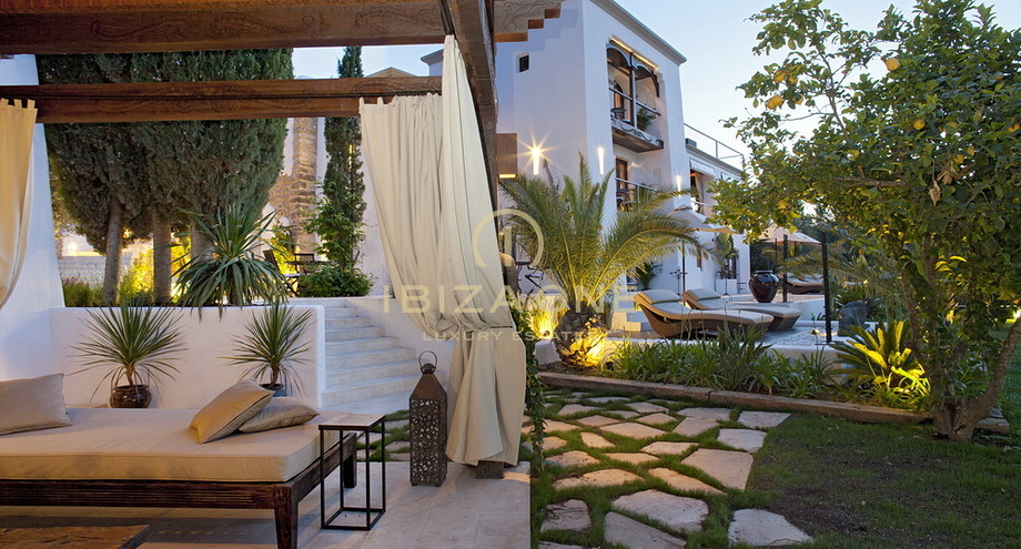 Exclusivo y moderno reformado Ibicenco Mansión en venta y alquiler