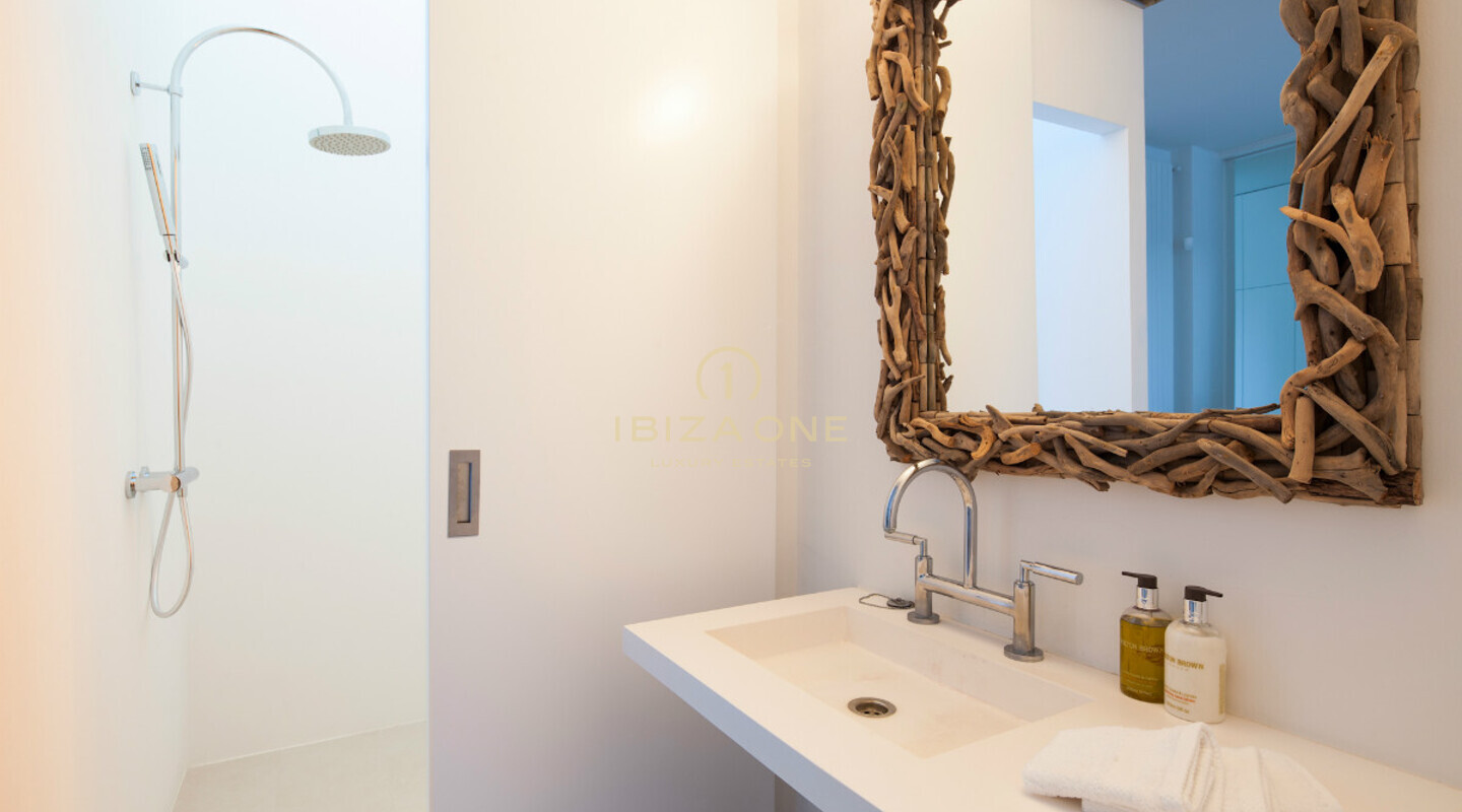 Luxuriöse Designvilla mit Blick auf Formentera zu verkaufen, Ibiza - Luxuriöse Designvilla mit Blick auf Formentera zu vermieten, Ibiza