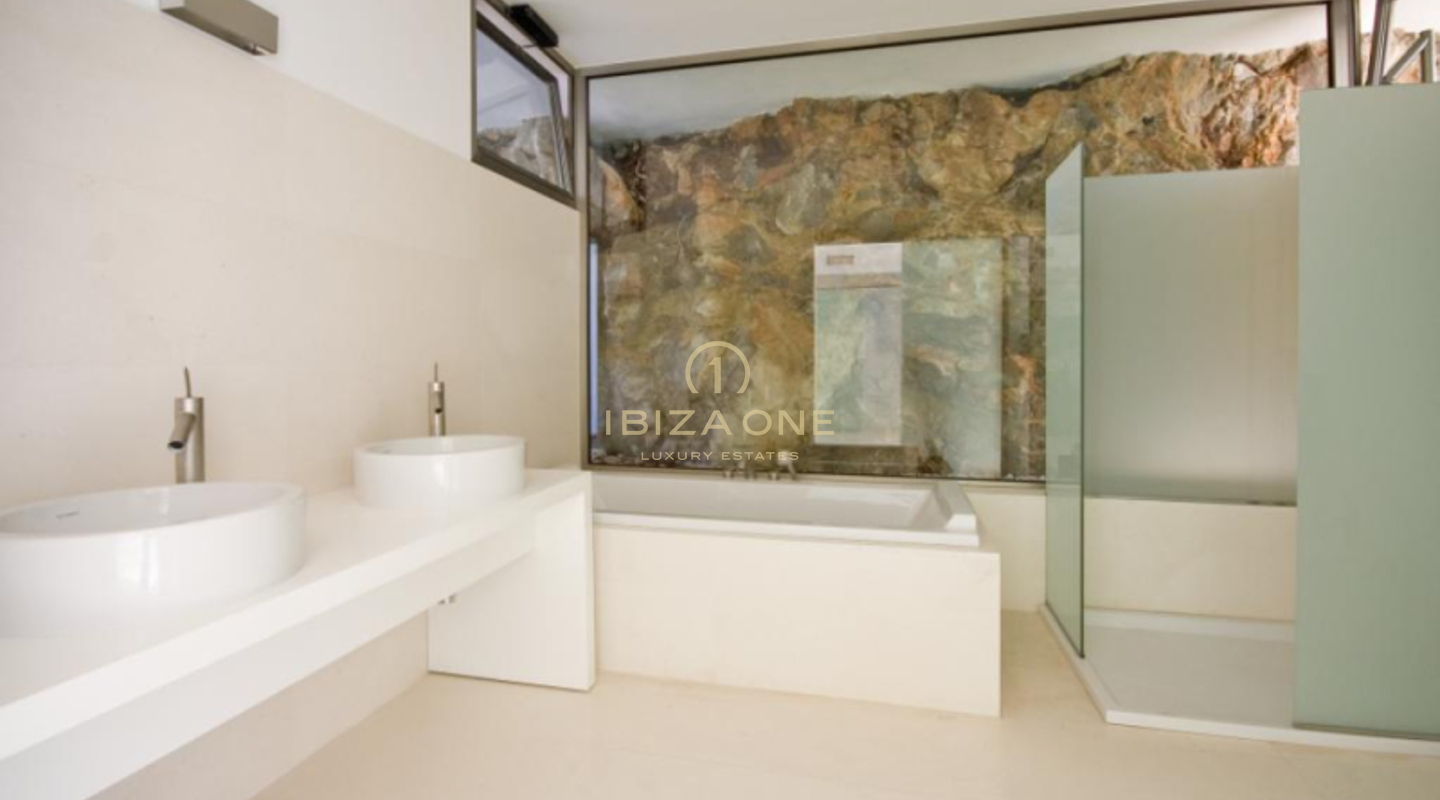 Can Rimbau: Villa de luxe à vendre à Can Rimbau, Ibiza - très proche d'Ibiza avec une vue imprenable sur la mer et Ibiza - Can Rimbau: Villa de luxe à louer à Can Rimbau, Ibiza - très proche d'Ibiza avec une vue imprenable sur la mer et Ibiza