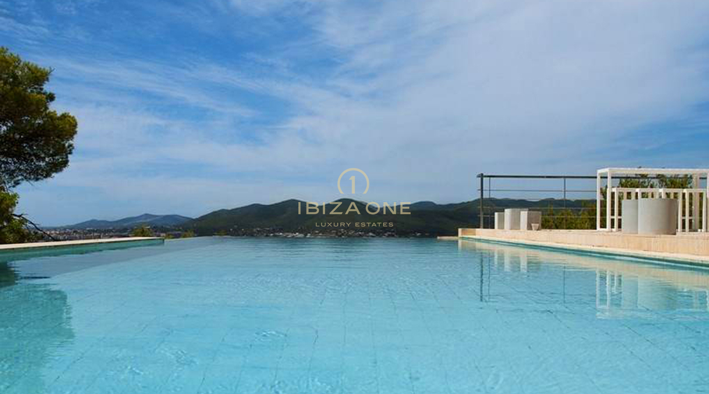 Can Rimbau: Villa de luxe à vendre à Can Rimbau, Ibiza - très proche d'Ibiza avec une vue imprenable sur la mer et Ibiza - Can Rimbau: Villa de luxe à louer à Can Rimbau, Ibiza - très proche d'Ibiza avec une vue imprenable sur la mer et Ibiza