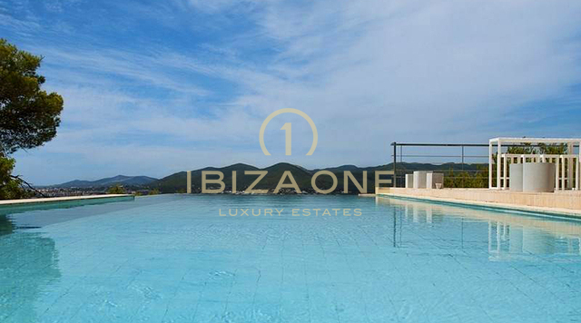 Can Rimbau: Villa de luxe à vendre à Can Rimbau, Ibiza - très proche d'Ibiza avec une vue imprenable sur la mer et Ibiza - Can Rimbau: Villa de luxe à louer à Can Rimbau, Ibiza - très proche d'Ibiza avec une vue imprenable sur la mer et Ibiza