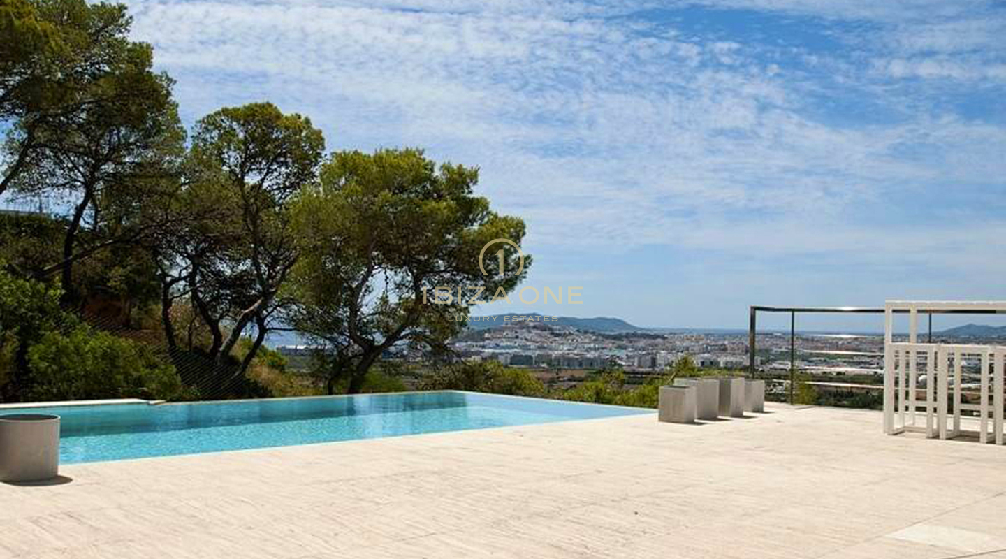 Can Rimbau: Villa de luxe à vendre à Can Rimbau, Ibiza - très proche d'Ibiza avec une vue imprenable sur la mer et Ibiza - Can Rimbau: Villa de luxe à louer à Can Rimbau, Ibiza - très proche d'Ibiza avec une vue imprenable sur la mer et Ibiza