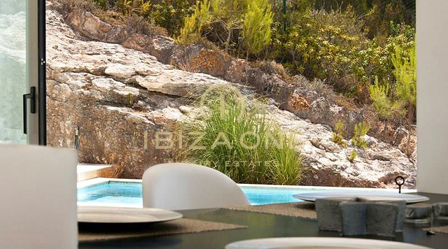 Can Rimbau: Luxusvilla zum Verkauf in Can Rimbau, Ibiza – ganz in der Nähe von Ibiza mit atemberaubendem Blick auf das Meer und Ibiza – Can Rimbau: Luxusvilla zur Miete in Can Rimbau, Ibiza – ganz in der Nähe von Ibiza mit atemberaubendem Blick auf das Meer und Ibiza