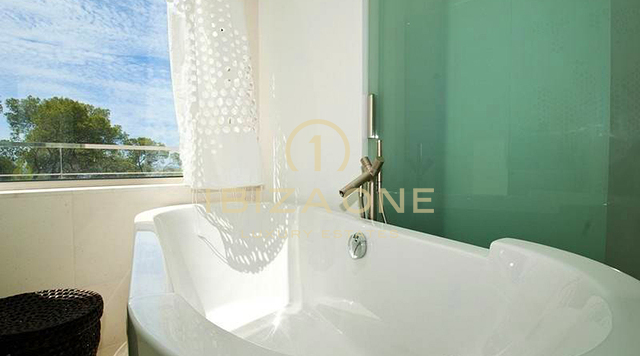 Can Rimbau: Villa de luxe à vendre à Can Rimbau, Ibiza - très proche d'Ibiza avec une vue imprenable sur la mer et Ibiza - Can Rimbau: Villa de luxe à louer à Can Rimbau, Ibiza - très proche d'Ibiza avec une vue imprenable sur la mer et Ibiza