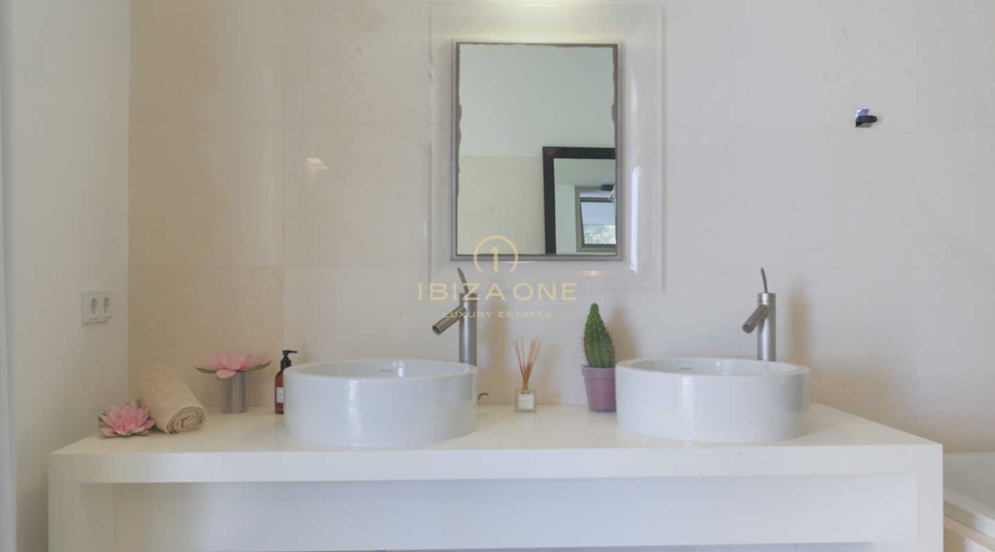 Can Rimbau: Luxury villa for sale in Can Rimbau, Ibiza - vey close to Ibiza with breathtaking views to the sea and Ibiza - Can Rimbau: Luxury villa for rent in Can Rimbau, Ibiza - vey close to Ibiza with breathtaking views to the sea and Ibiza