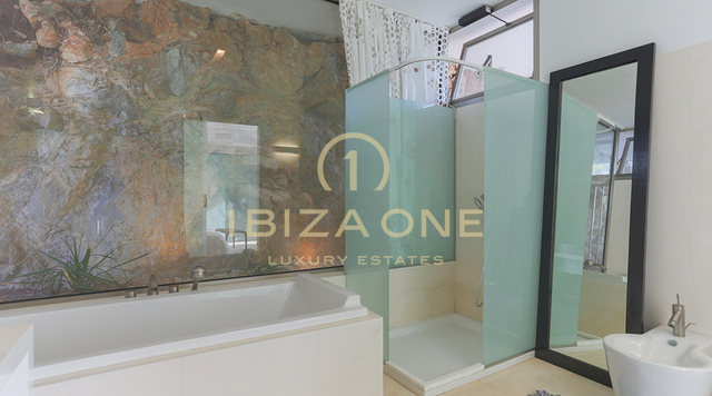 Can Rimbau: Luxusvilla zum Verkauf in Can Rimbau, Ibiza – ganz in der Nähe von Ibiza mit atemberaubendem Blick auf das Meer und Ibiza – Can Rimbau: Luxusvilla zur Miete in Can Rimbau, Ibiza – ganz in der Nähe von Ibiza mit atemberaubendem Blick auf das Meer und Ibiza