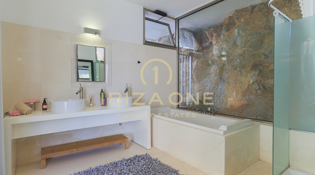 Can Rimbau: Luxury villa for sale in Can Rimbau, Ibiza - vey close to Ibiza with breathtaking views to the sea and Ibiza - Can Rimbau: Luxury villa for rent in Can Rimbau, Ibiza - vey close to Ibiza with breathtaking views to the sea and Ibiza