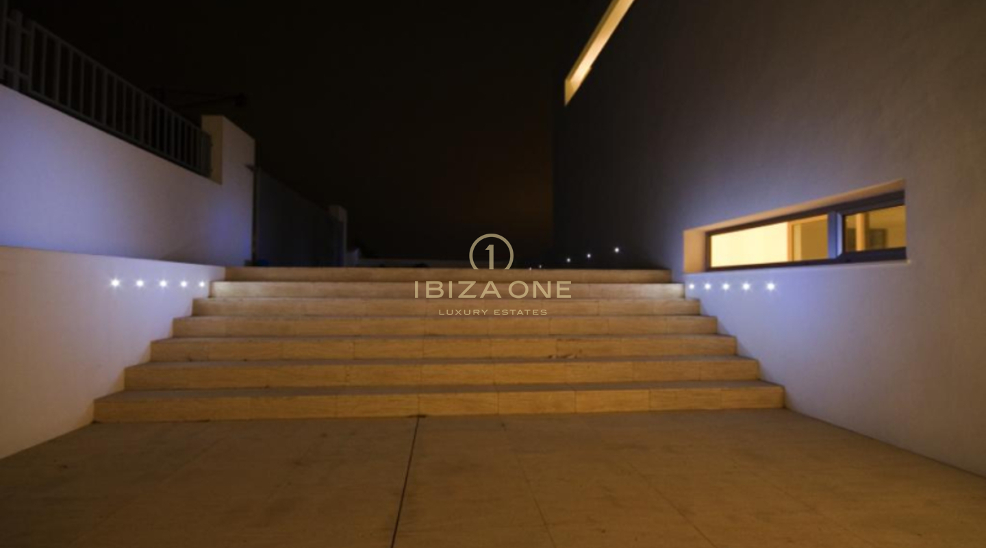 Moderne luxe villa met prachtig uitzicht en zonsondergang in Can Rimbau te huur, Ibiza