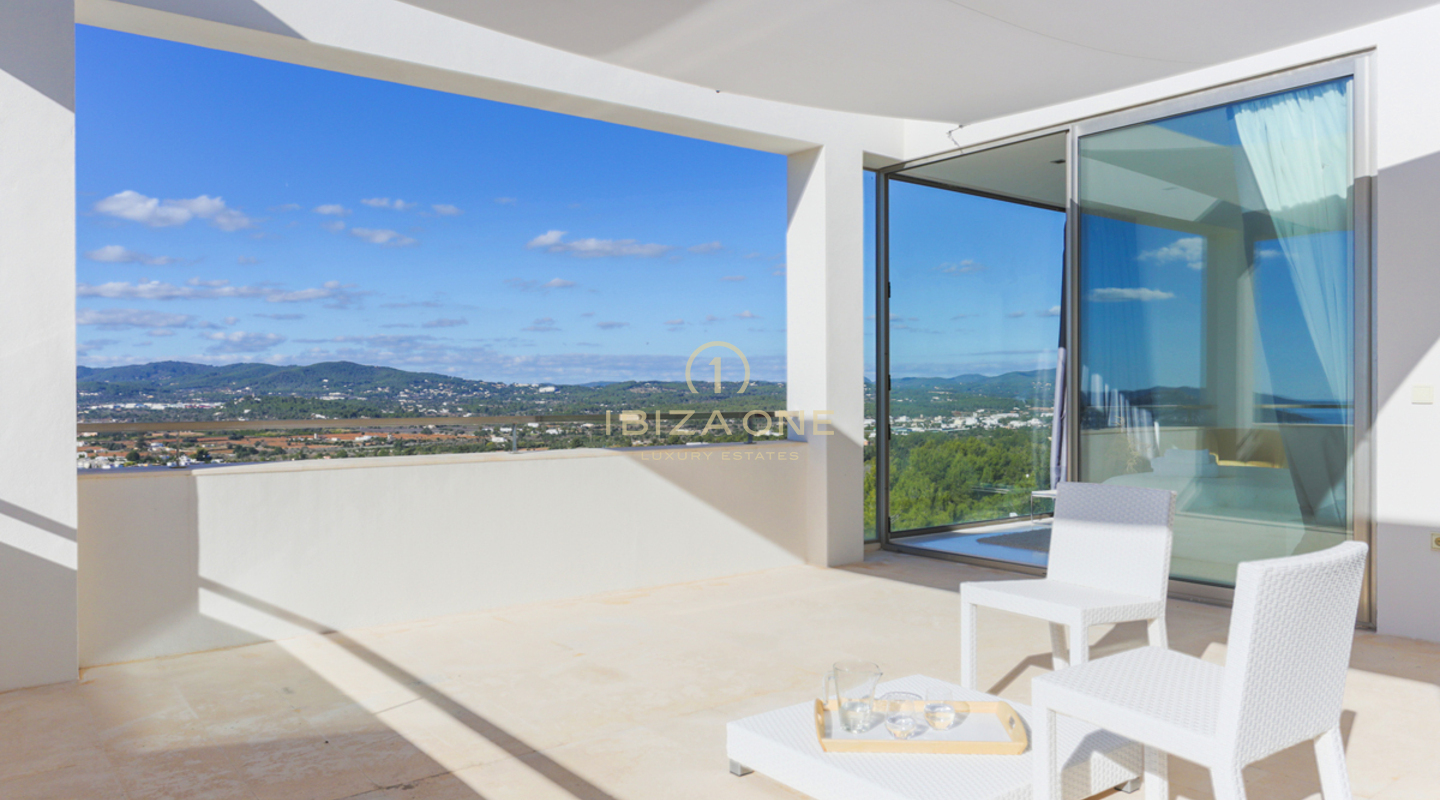 Villa de luxe contemporaine avec vue imprenable et coucher de soleil à louer à Can Rimbau, Ibiza