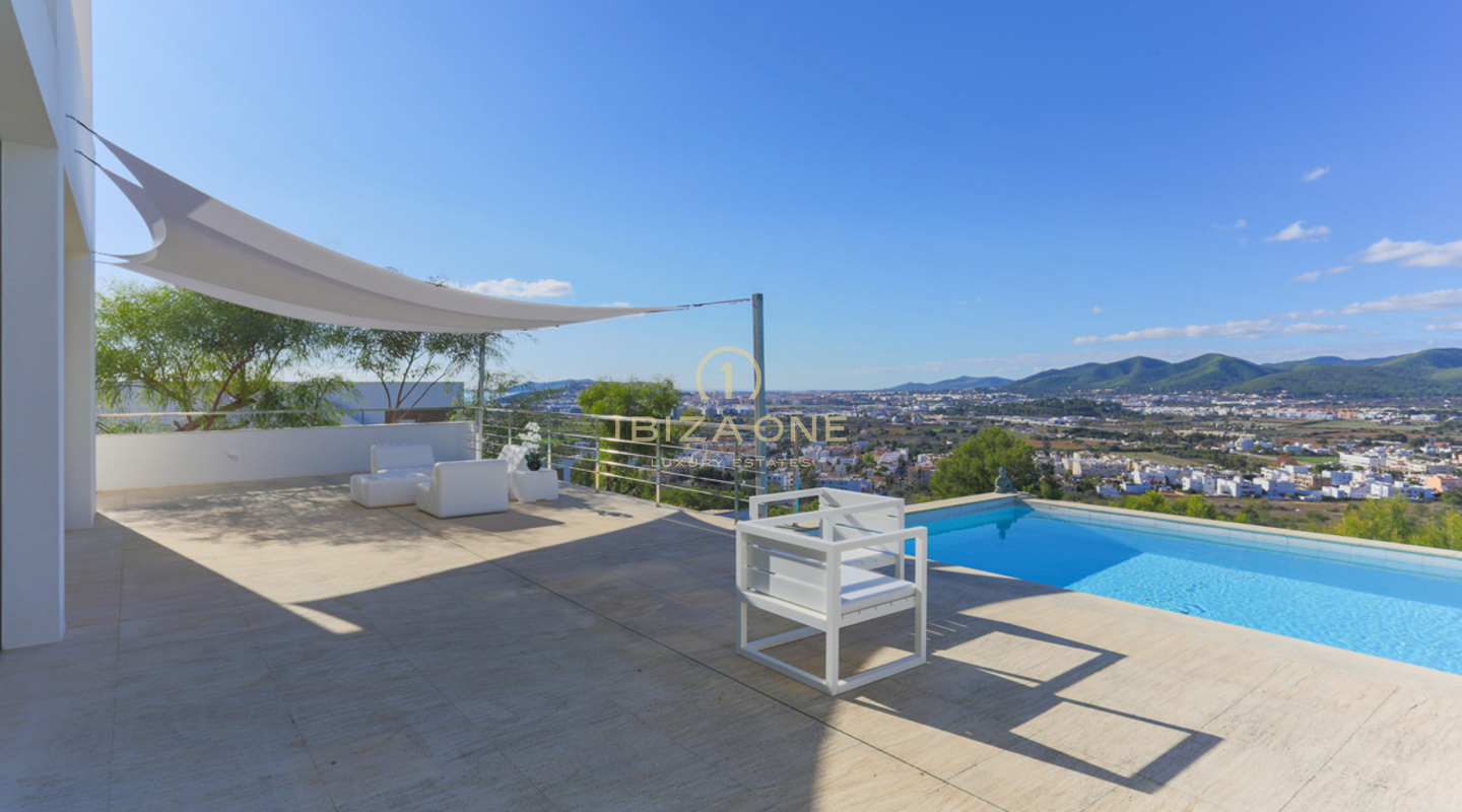 Zeitgenössische Luxusvilla mit herrlicher Aussicht und Sonnenuntergang in Can Rimbau zu vermieten, Ibiza