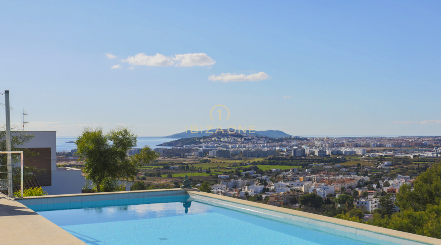 Moderne luxe villa met prachtig uitzicht en zonsondergang in Can Rimbau te huur, Ibiza