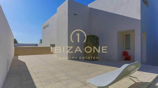 Villa de luxe contemporaine avec vue imprenable et coucher de soleil à louer à Can Rimbau, Ibiza