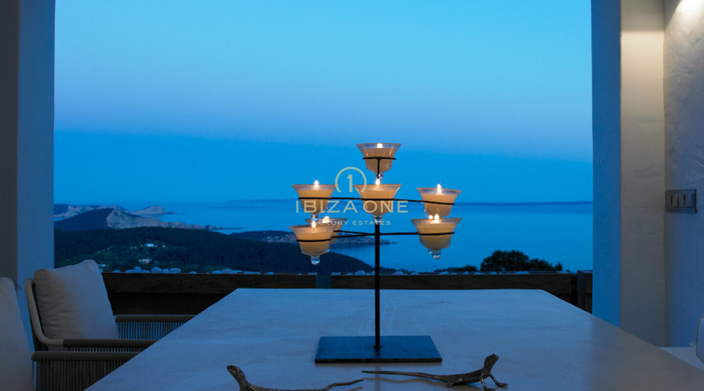 Villa de luxe au design moderne avec vue panoramique imprenable sur la mer à vendre, Ibiza - Villa de luxe au design moderne avec vue panoramique imprenable sur la mer à louer, Ibiza
