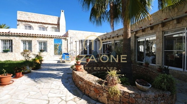 Bellissima e lussuosa casa di campagna con vista mozzafiato e vicino al mare in vendita, Ibiza - Bellissima e lussuosa casa di campagna con vista mozzafiato e vicino al mare in affitto, Ibiza