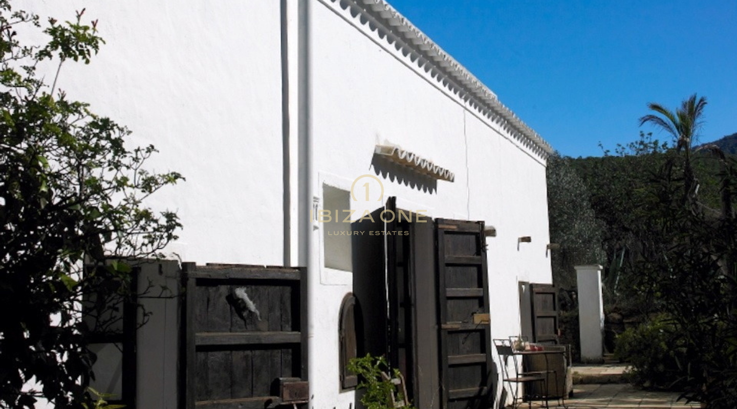 Luxe, ruim perceel met 2 originele finca's / villa's te koop, Ibiza - Luxe, ruim perceel met 2 originele finca's / villa's te huur, Ibiza