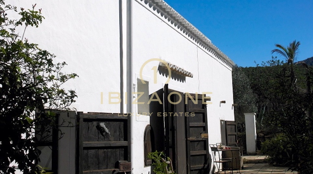 Luxe, ruim perceel met 2 originele finca's / villa's te koop, Ibiza - Luxe, ruim perceel met 2 originele finca's / villa's te huur, Ibiza