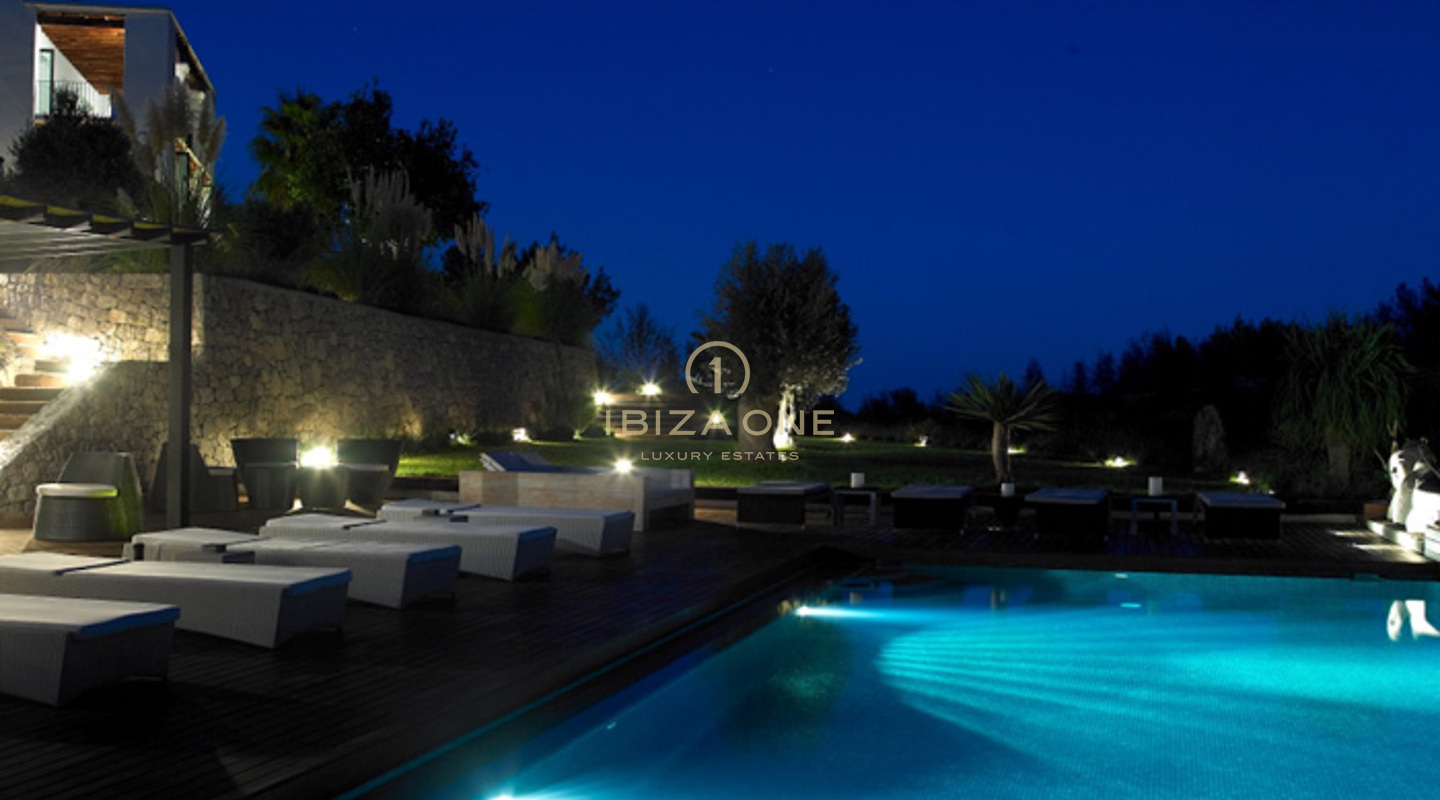 Villa de luxe et unique à Blakstad, Finca / villa sur un terrain de 250 000 m2 avec de belles vues + maison d'hôtes à vendre, Ibiza - Villa de luxe et unique à Blakstad, Finca / villa sur un terrain de 250 000 m2 avec de belles vues + maison d'hôtes à louer, Ibiza