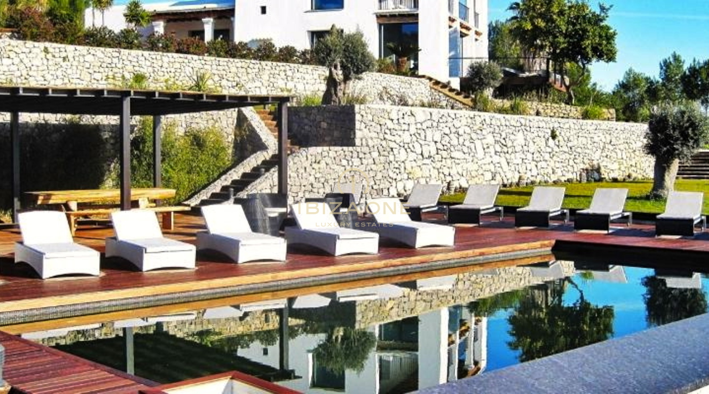 Villa de luxe et unique à Blakstad, Finca / villa sur un terrain de 250 000 m2 avec de belles vues + maison d'hôtes à vendre, Ibiza - Villa de luxe et unique à Blakstad, Finca / villa sur un terrain de 250 000 m2 avec de belles vues + maison d'hôtes à louer, Ibiza