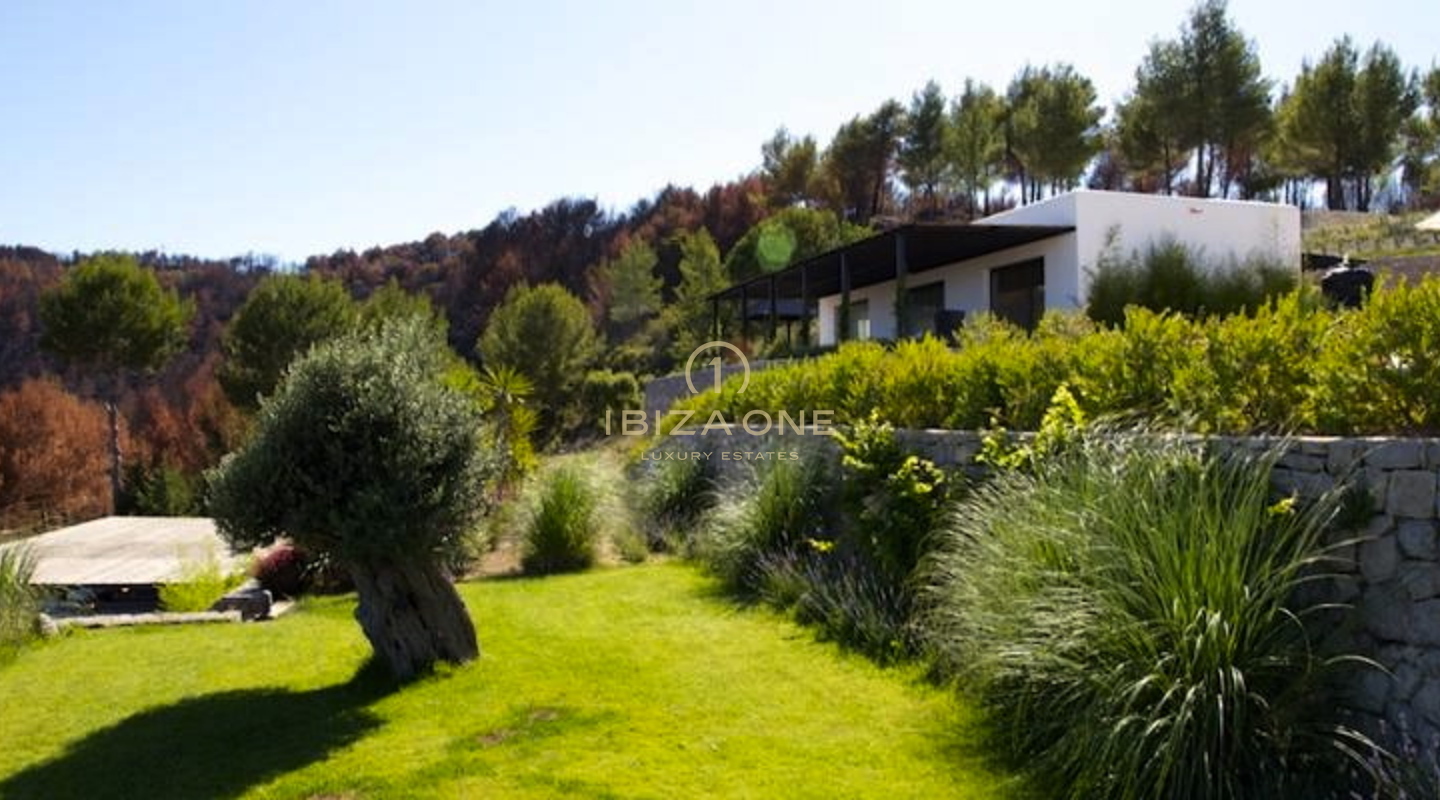 Luxuriöse, einzigartige Blakstad Finca / Villa auf 250.000m2 Grundstück mit schöner Aussicht + Gästehaus zu verkaufen, Ibiza - Luxuriöse, einzigartige Blakstad Finca / Villa auf 250.000m2 Grundstück mit schöner Aussicht + Gästehaus zu vermieten, Ibiza