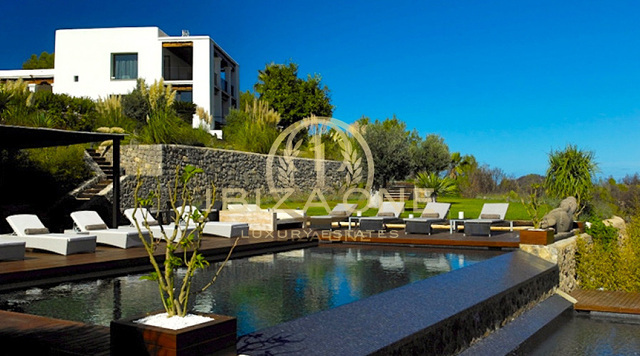 Luxuriöse, einzigartige Blakstad Finca / Villa auf 250.000m2 Grundstück mit schöner Aussicht + Gästehaus zu verkaufen, Ibiza - Luxuriöse, einzigartige Blakstad Finca / Villa auf 250.000m2 Grundstück mit schöner Aussicht + Gästehaus zu vermieten, Ibiza