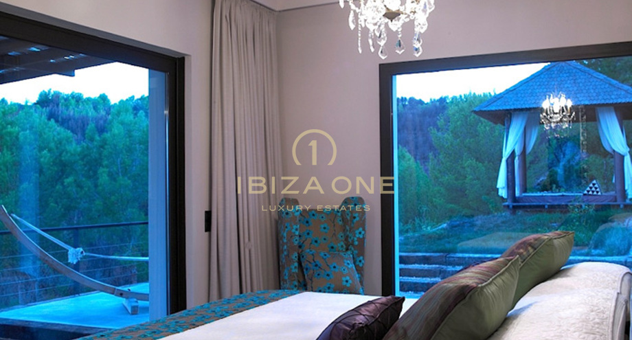 Einmalige Blakstad Finca Auf 250 000m2 Grundstuck Mit Wundeschonem Blick Gastehaus Zu Verkaufen Und Zum Mieten Sant Joan Ibiza One Luxus Immobilien Agentur Villa Villen Haus Finca Wohnung Loft Kaufen Mieten Verkaufen