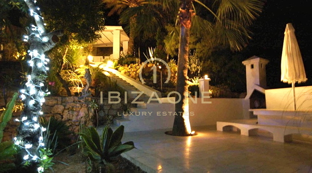 Magnifique villa de luxe en bord de mer à louer à Cala Jondal, Ibiza