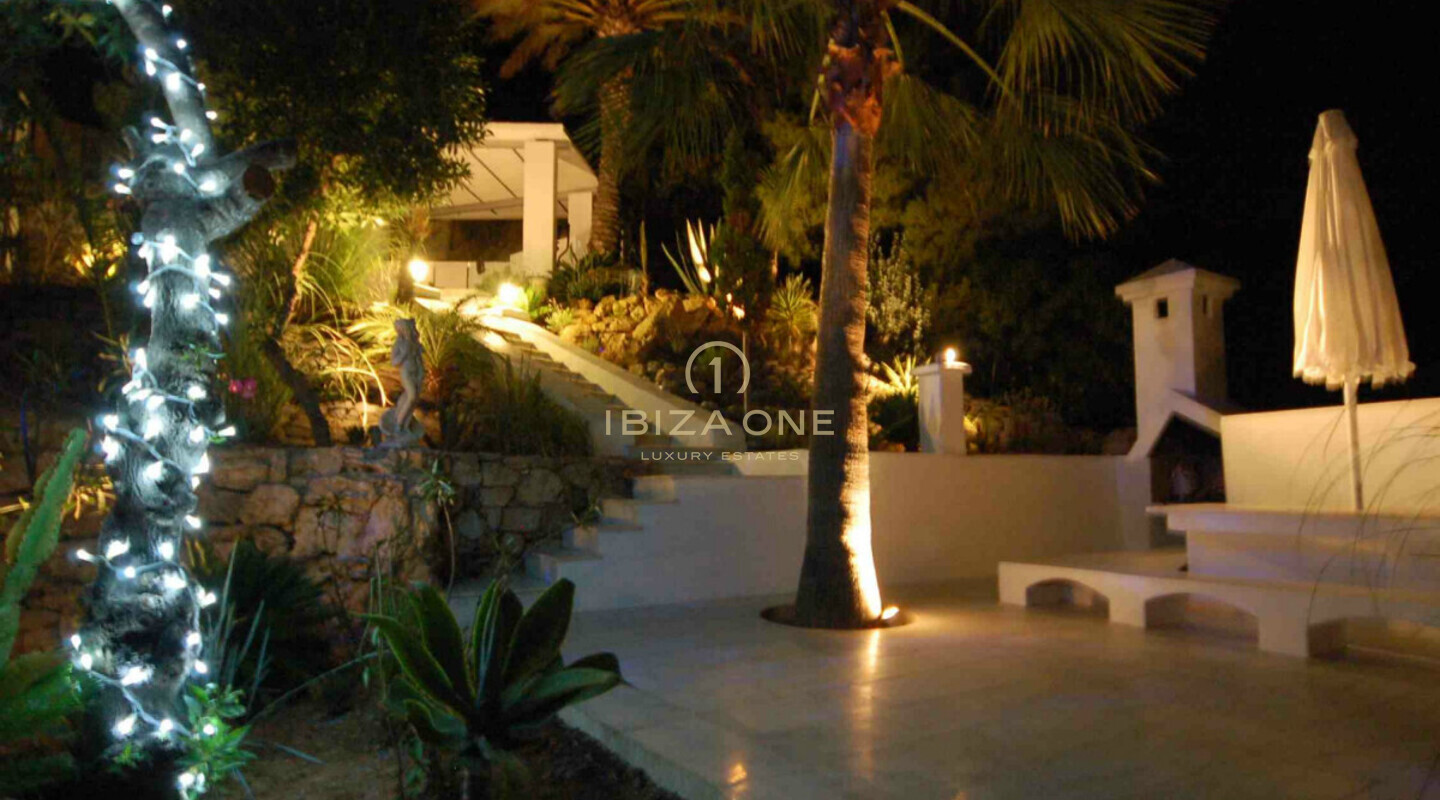 Wunderschöne Luxusvilla am Strand zu vermieten in Cala Jondal, Ibiza