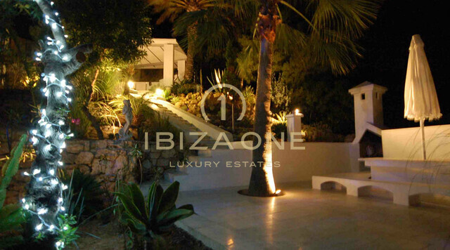 Wunderschöne Luxusvilla am Strand zu vermieten in Cala Jondal, Ibiza