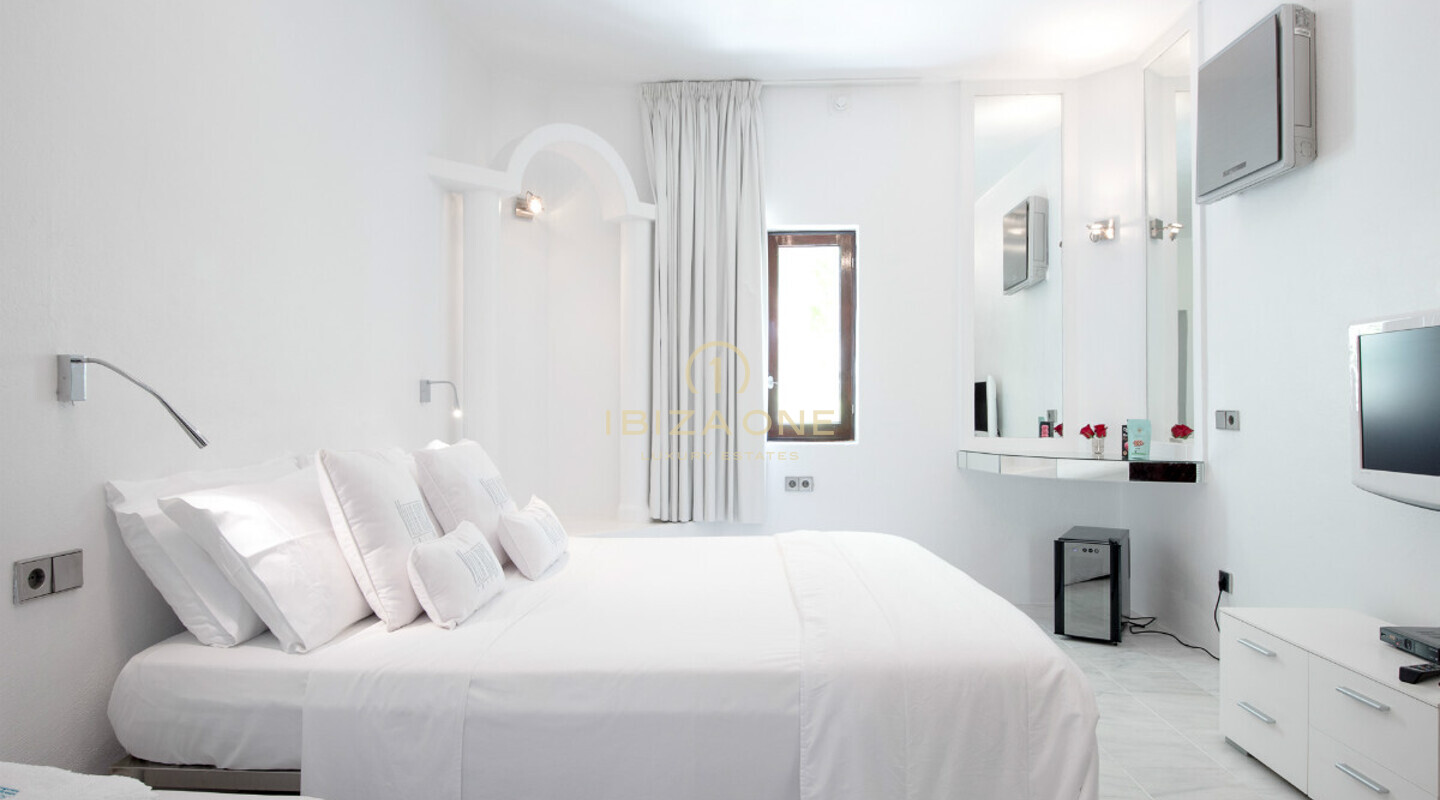 Wunderschöne Luxusvilla am Strand zu vermieten in Cala Jondal, Ibiza