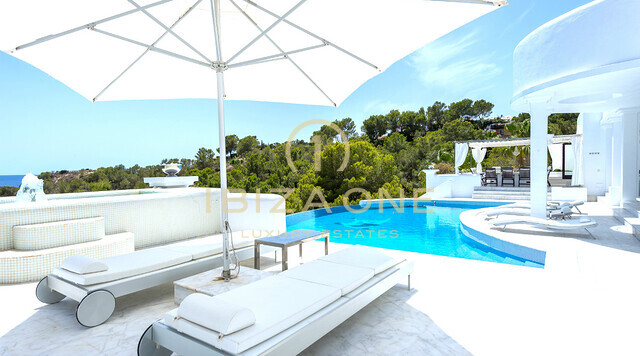 Prachtige luxe villa aan het strand te huur in Cala Jondal, Ibiza